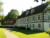 Lübrassen Manor