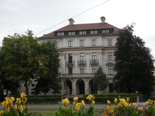 Hompesch Palace