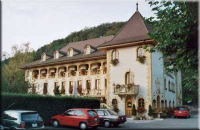 Gampelen Castle
