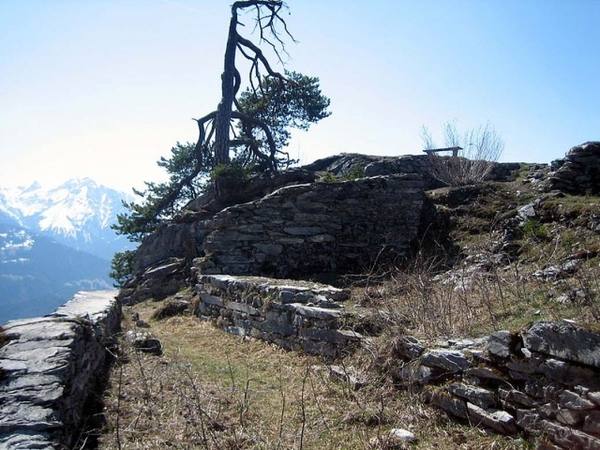 Belmont Castle (Ruin) (Flims)