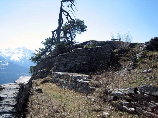 Belmont Castle (Ruin) (Flims)