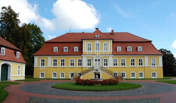 Döbbelin Manor