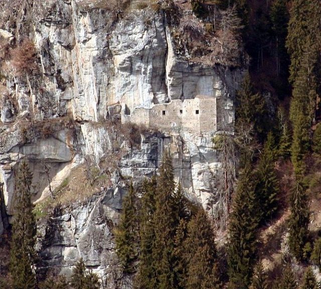 Kropfenstein Castle (Ruin) (Waltensburg)