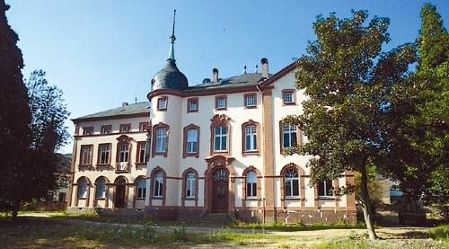 Ayl Castle