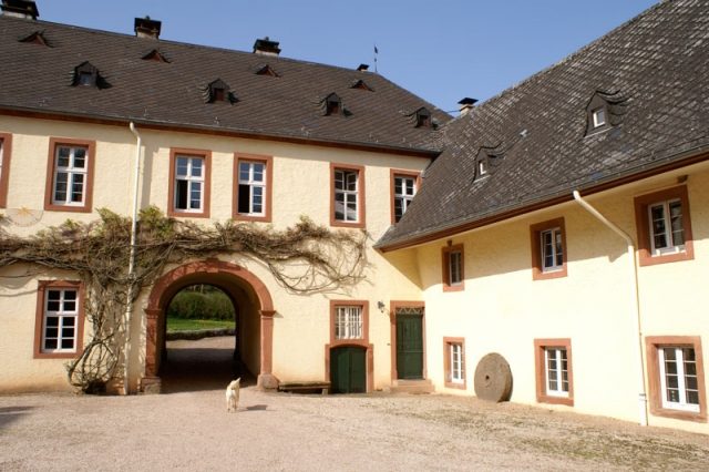 Föhren Castle