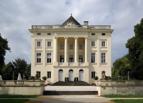 Monaise Castle (Treves)