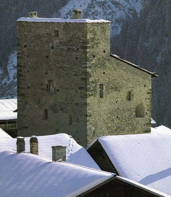 Lumbrein Castle