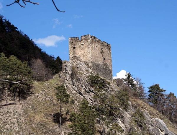 Neuburg Castle (Ruin) (Untervaz)