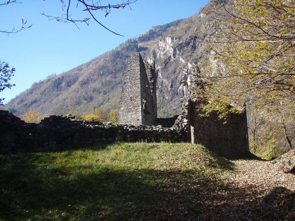 Norantola Castle (Ruin)