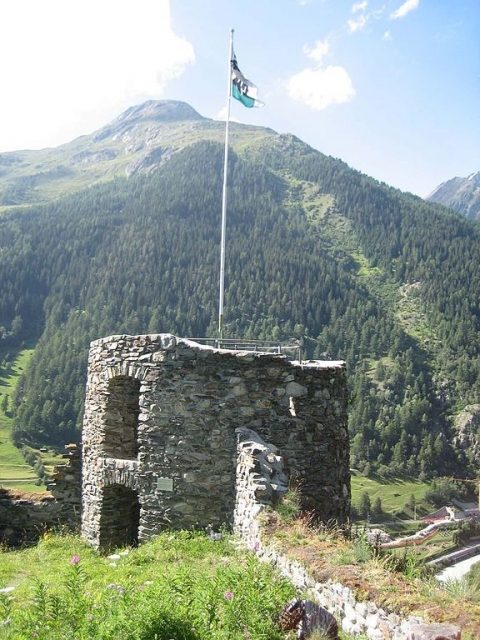 Rohan Castle (Ruin) (Susch)