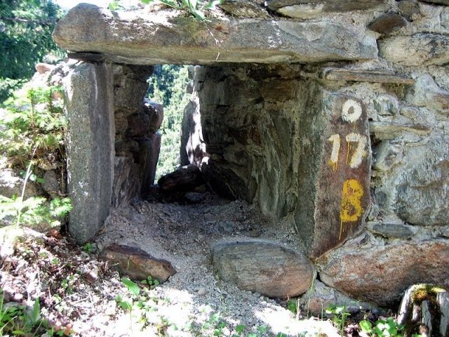 Schwarzenstein Castle (Ruin) (Obersaxen)