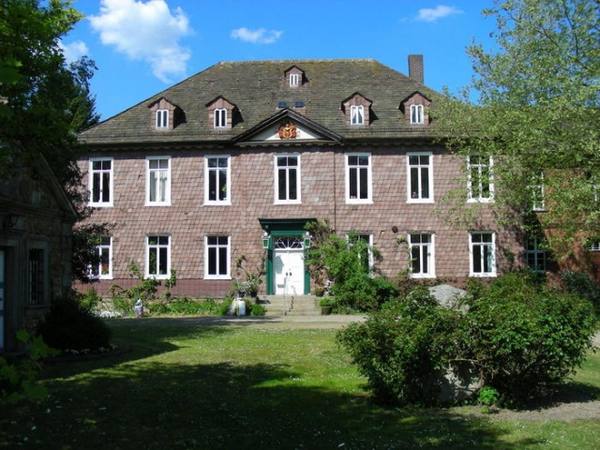 Helpensen Manor