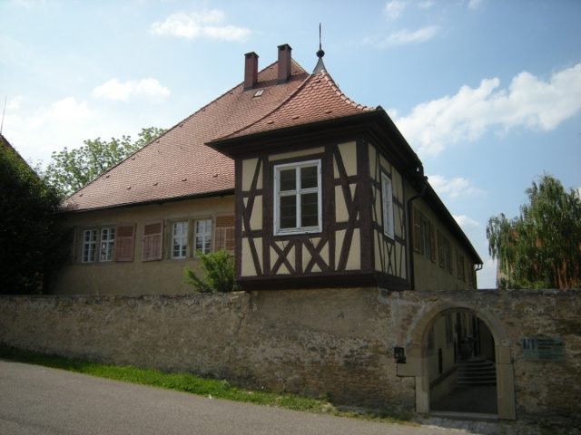 Heutingsheim Castle