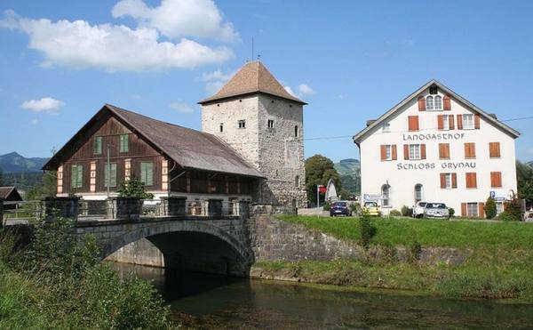 Grynau Castle (Tuggen)