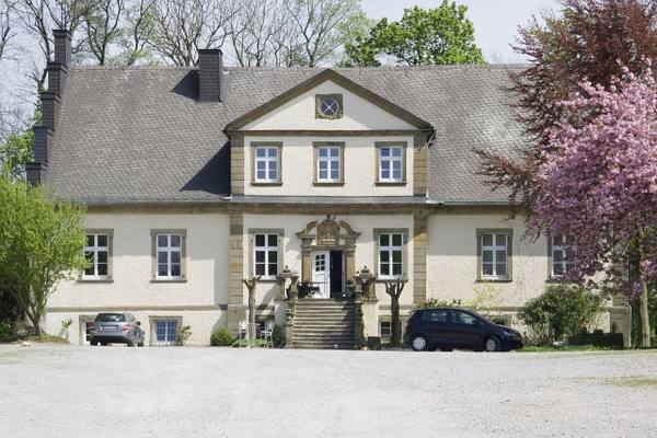 Tinne Manor (Alme)