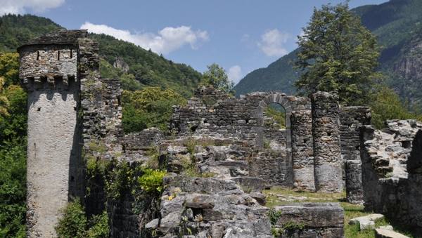 Castello di Serravalle (Castle) (Semione)