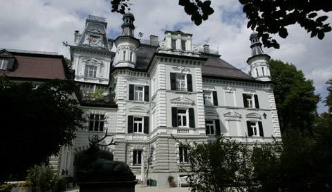 Au Castle