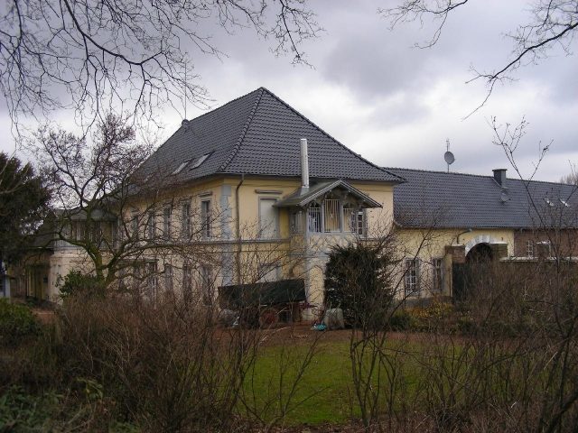 Niederembt Manor