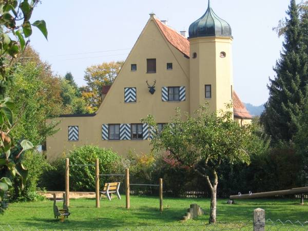 Laugna Castle