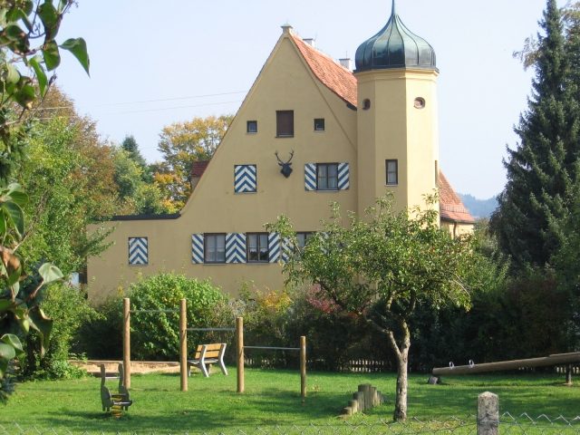 Laugna Castle