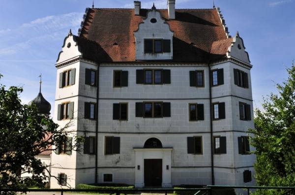 Hirschbrunn Castle