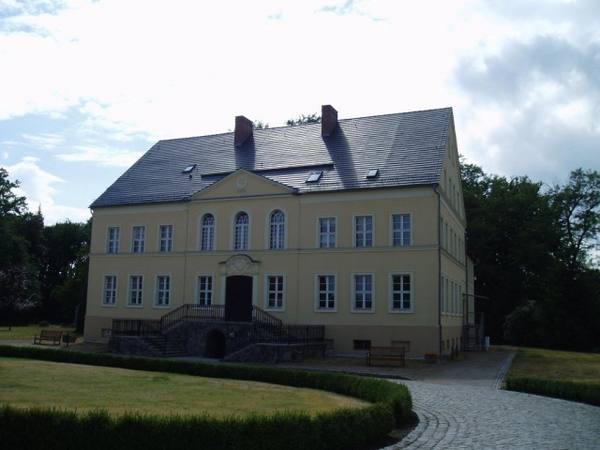 Bomsdorf Manor