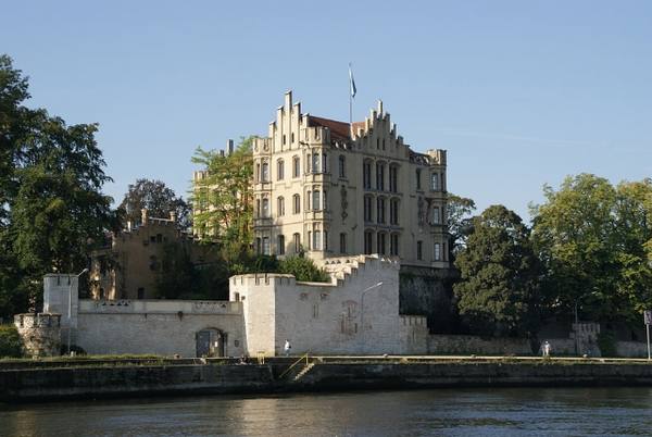 Königliche Villa Castle