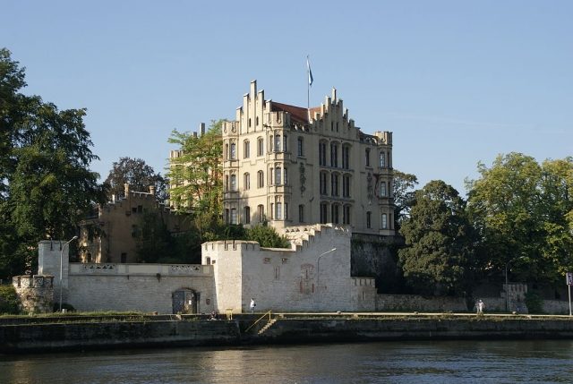 Königliche Villa Castle