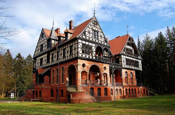 Gelbensande Hunting Castle