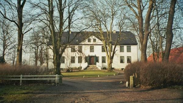 Dollrott Manor