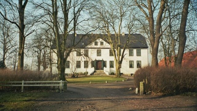 Dollrott Manor