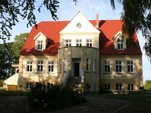 Grubnow Manor