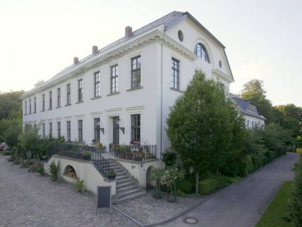 Nustrow Manor