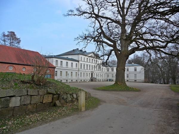 Nehmten Manor