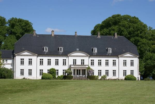 Louisenlund Manor