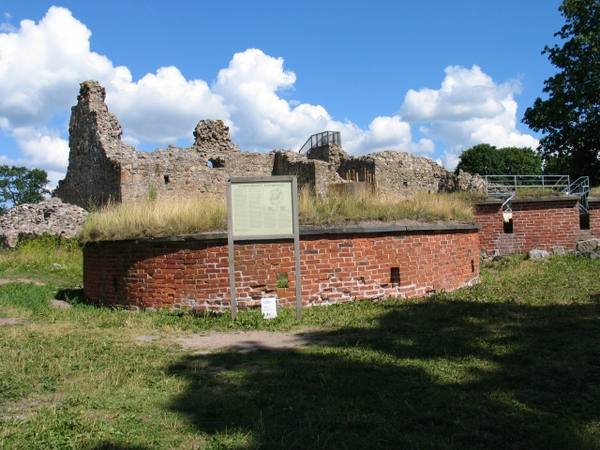 Kuusiston piispanlinna (Castle)