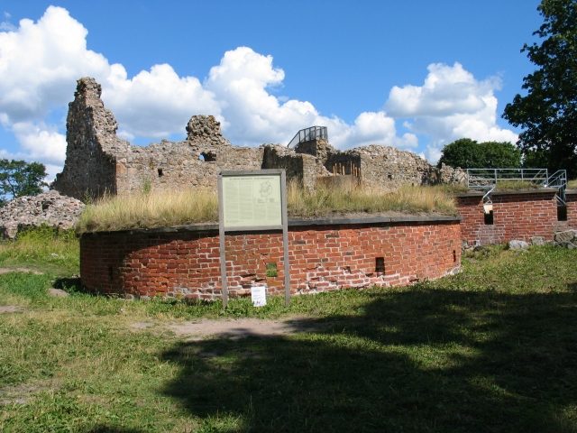 Kuusiston piispanlinna (Castle)