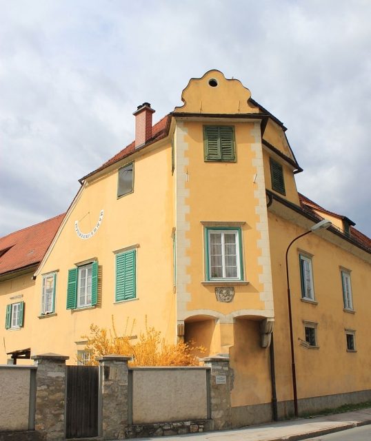 Bayerhofen Castle