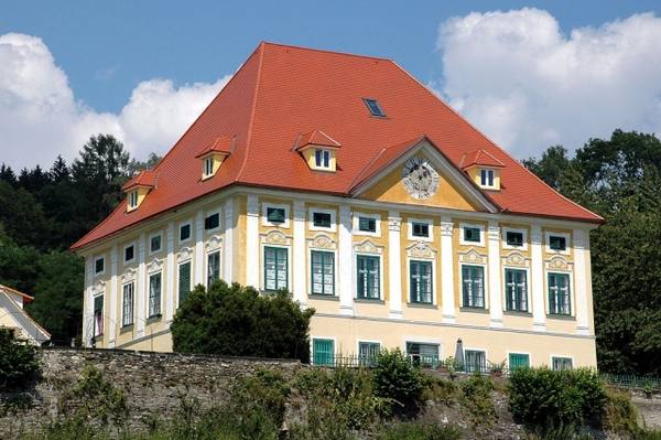 Ehrenbichl Castle