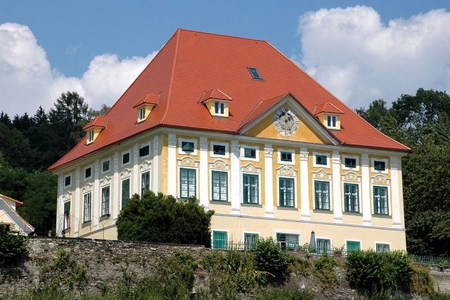 Ehrenbichl Castle