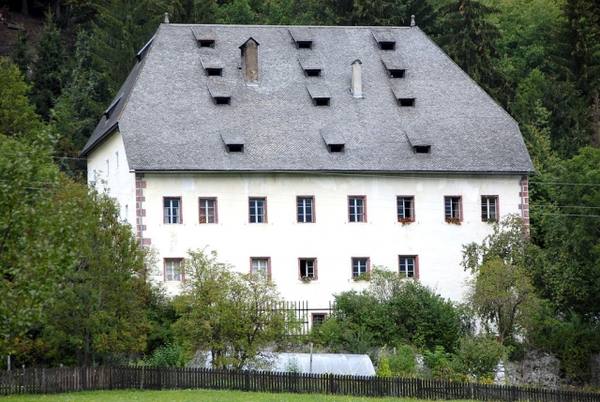 Mandorf Castle
