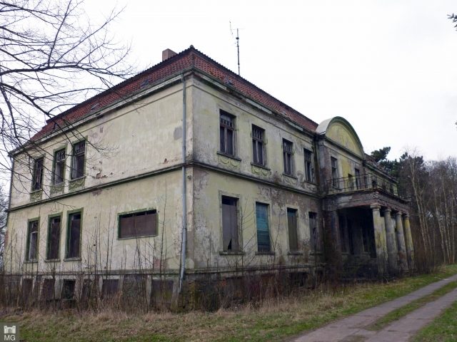 Daskow Manor