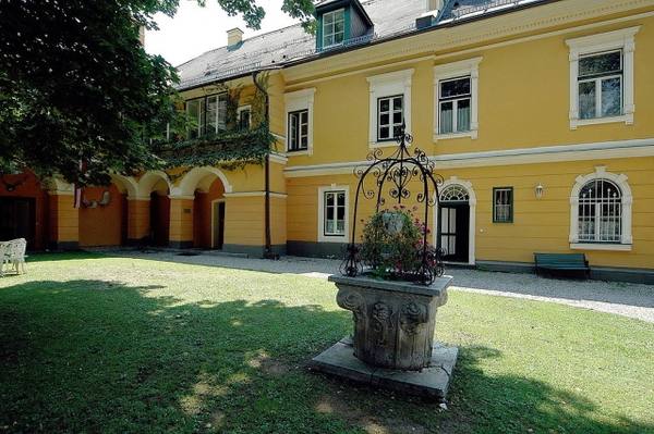St. Georgen Castle am Sandhof