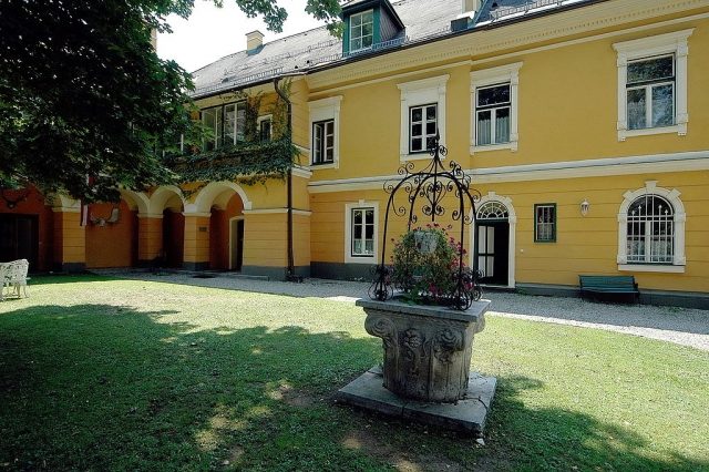 St. Georgen Castle am Sandhof