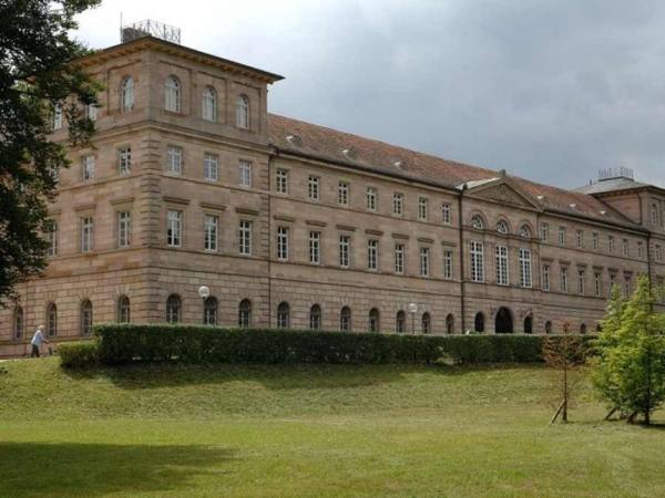 Burgfarrnbach Castle