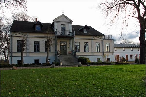 Groß Behnkenhagen Manor