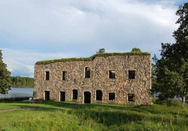 Eksjöhovgård Castle (Ruin)