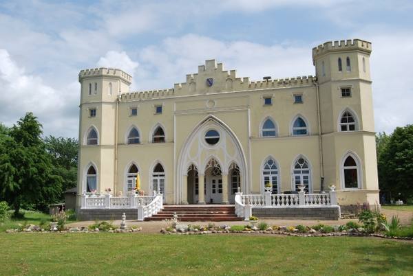 Karnitz Manor