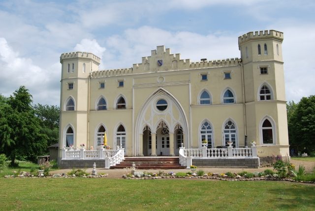 Karnitz Manor