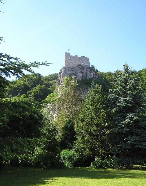 Hütting Castle (Ruin)